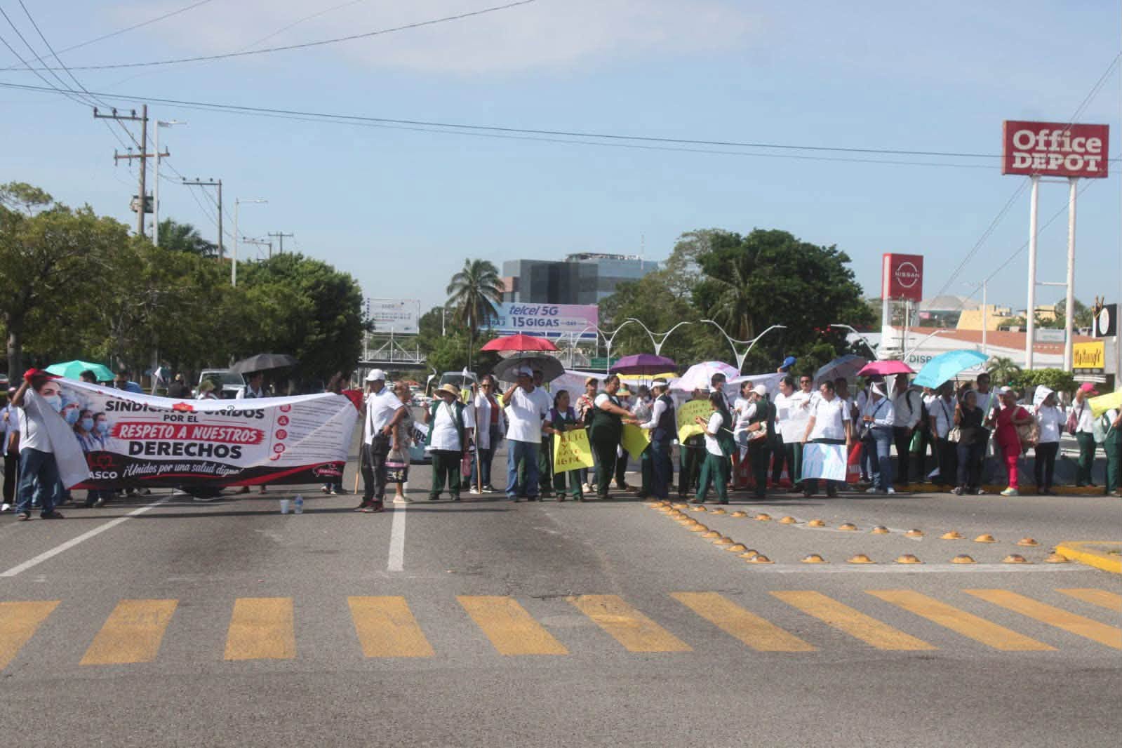 Pide diputado diálogo ante protesta de trabajadores del IMSS-Bienestar