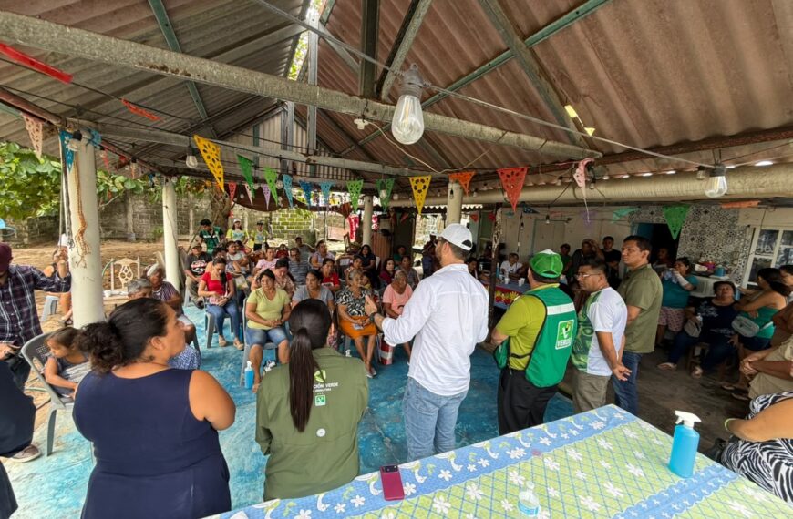 Miguel Moheno lleva apoyos humanitarios a familias afectadas por lluvias en la costa de Cárdenas