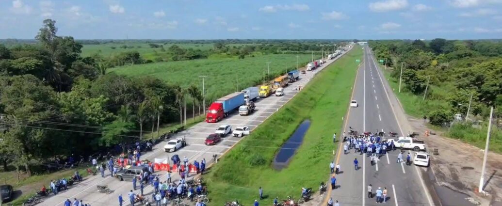 Alertan por movilización de transportistas en la Villahermosa-Cárdenas