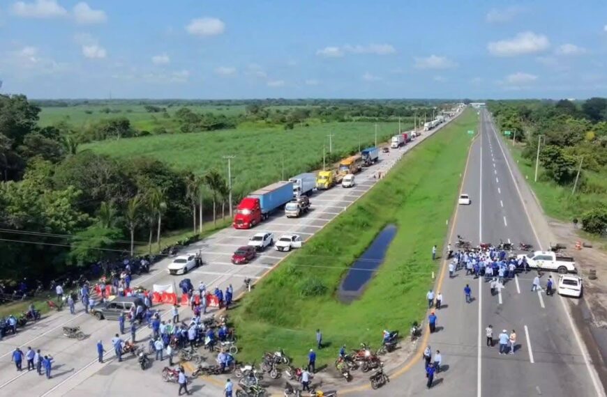 Alertan por movilización de transportistas en la Villahermosa-Cárdenas