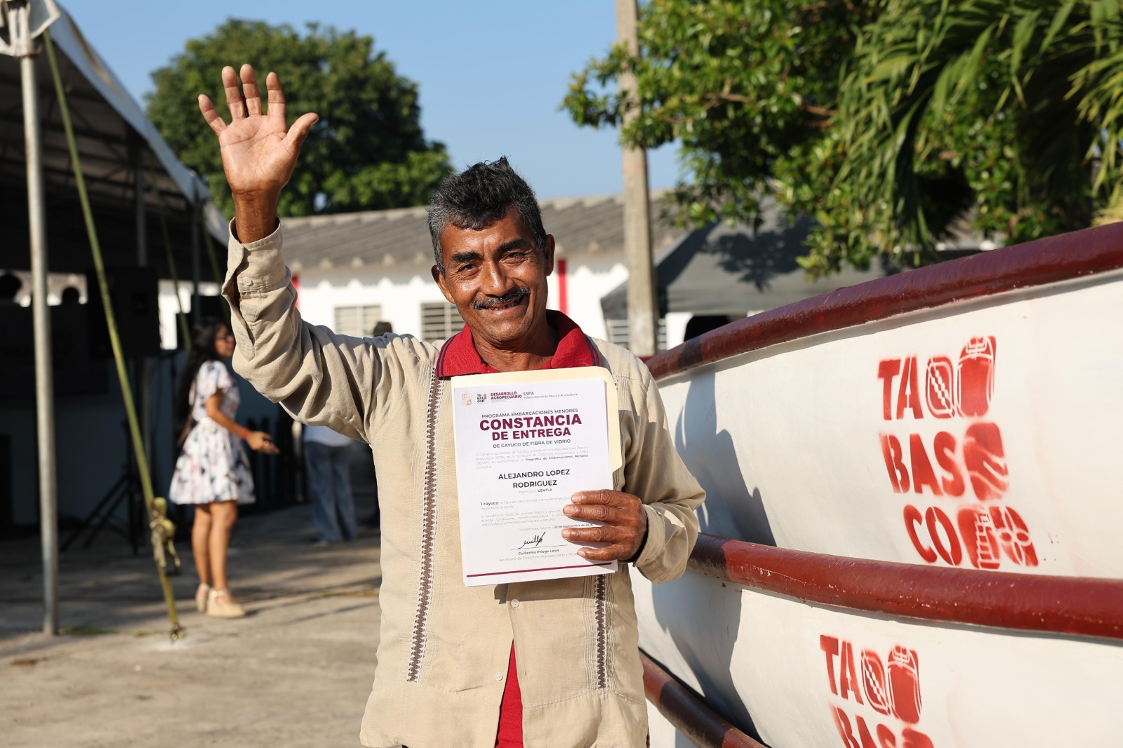 Entrega de cayucos beneficia a familias ribereñas de Tabasco; fortalece la pesca y la movilidad