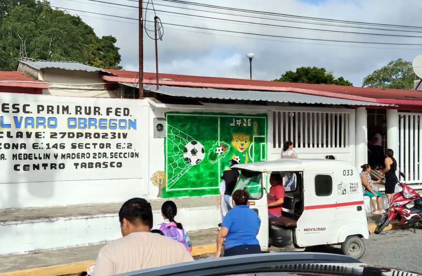Reanudan clases en la primaria Álvaro Obregón tras conflicto por retiro de una maestra