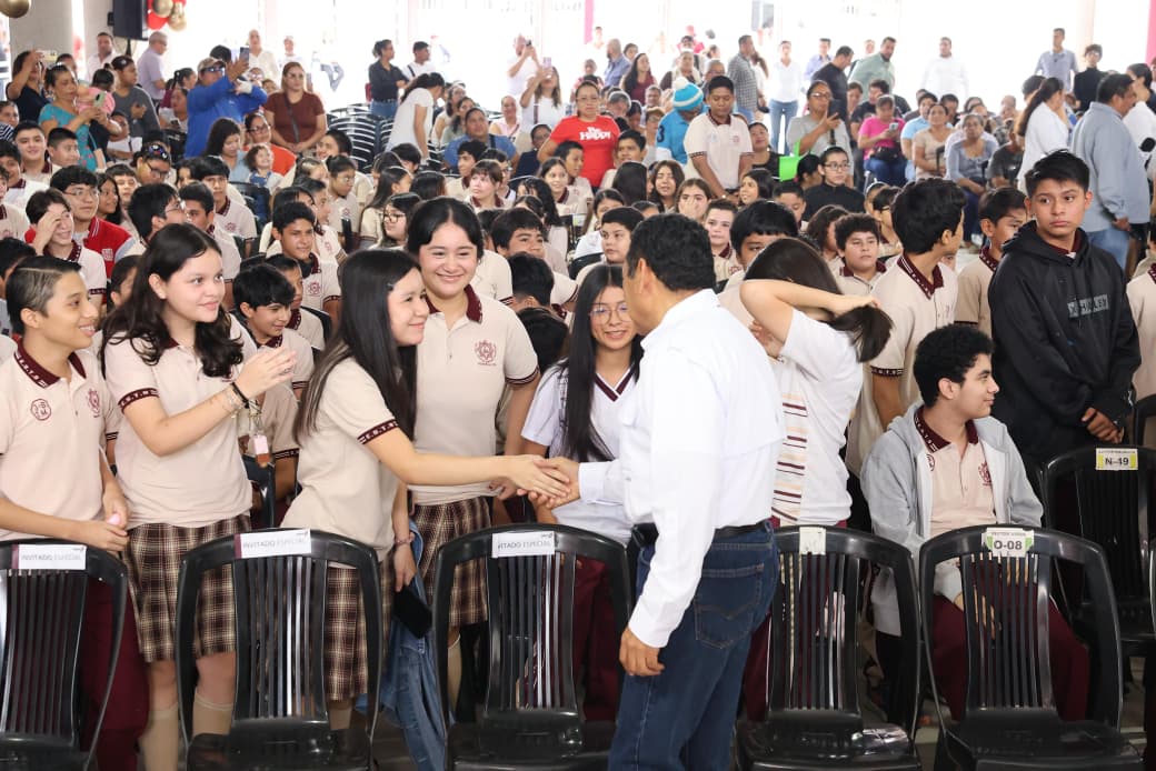 Reestrenan estudiantes de la Técnica 9 de Villahermosa instalaciones tras años de deterioro