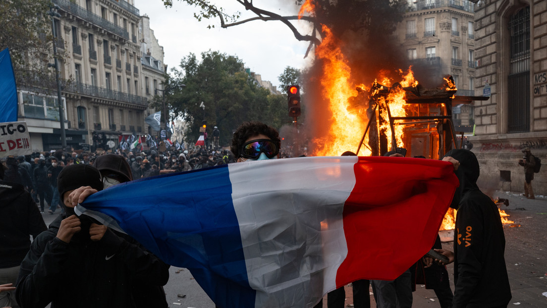 Francia: 1,800 detenidos y 500 policías heridos durante protestas por el alto costo de vida