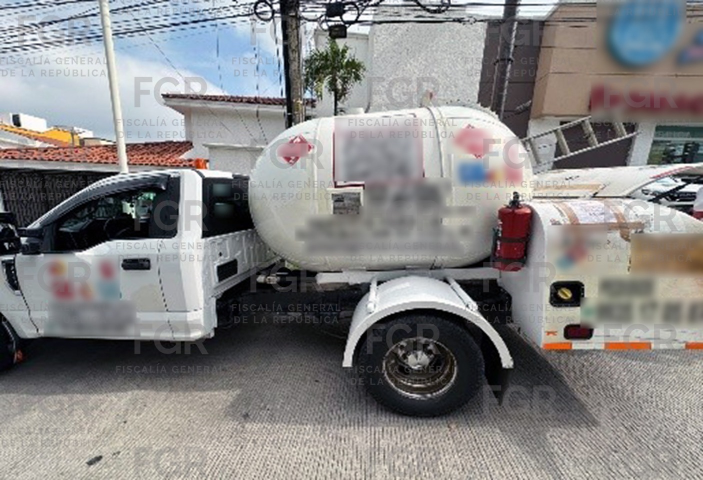 Detienen a dos hombres por presunta distribución ilícita de gas LP en Villahermosa