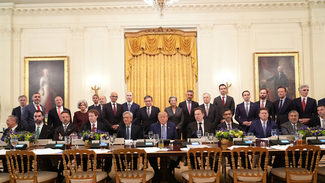 Magnates tecnológicos discrepan sobre los riesgos de la inteligencia artificial en reunión con Trump