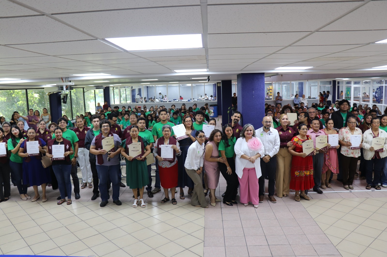 AlfabetizaTec entrega certificados de educación básica a 187 personas en Tabasco