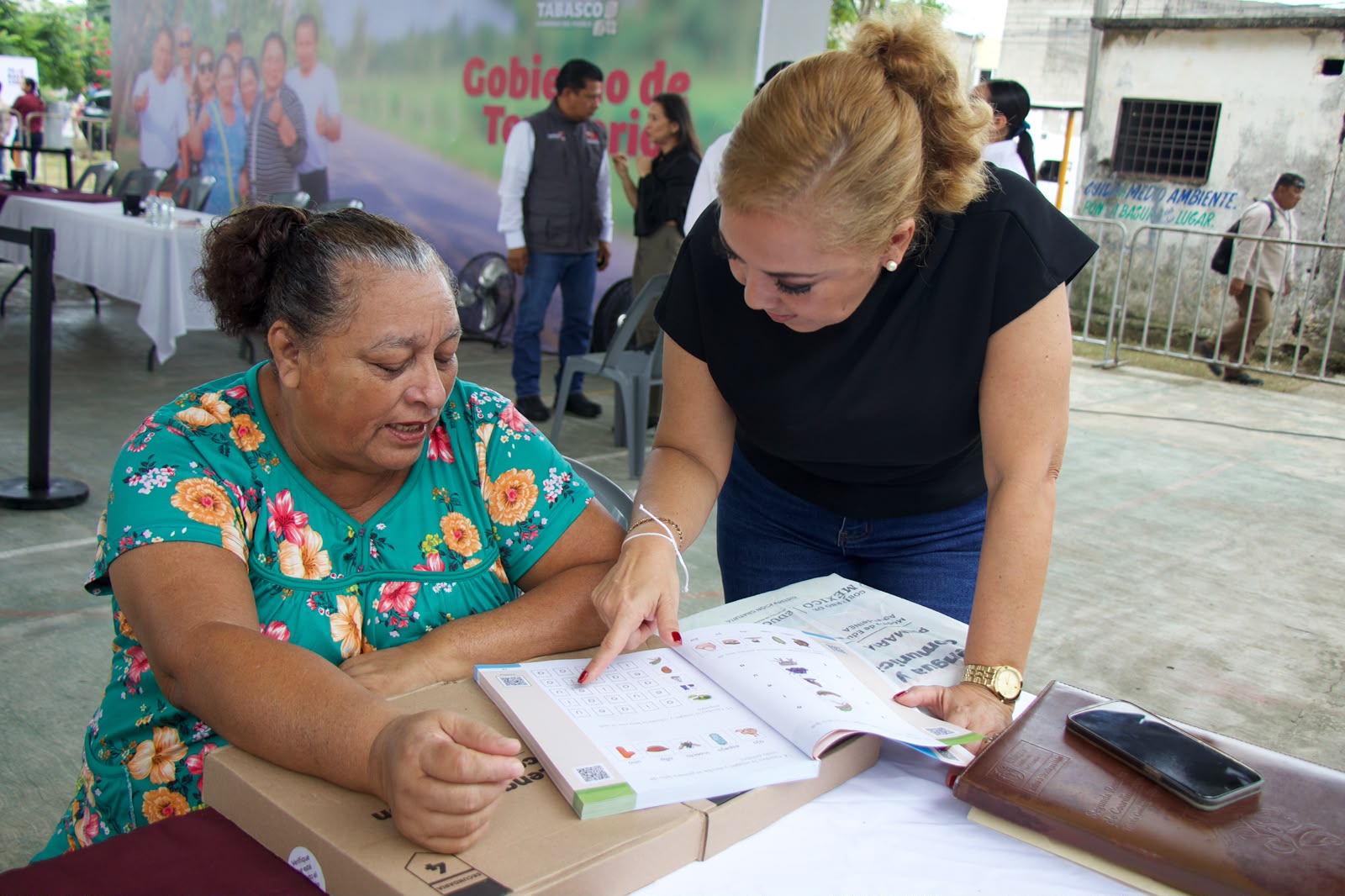 Acerca IEAT servicios educativos a comunidades de los 17 municipios de Tabasco