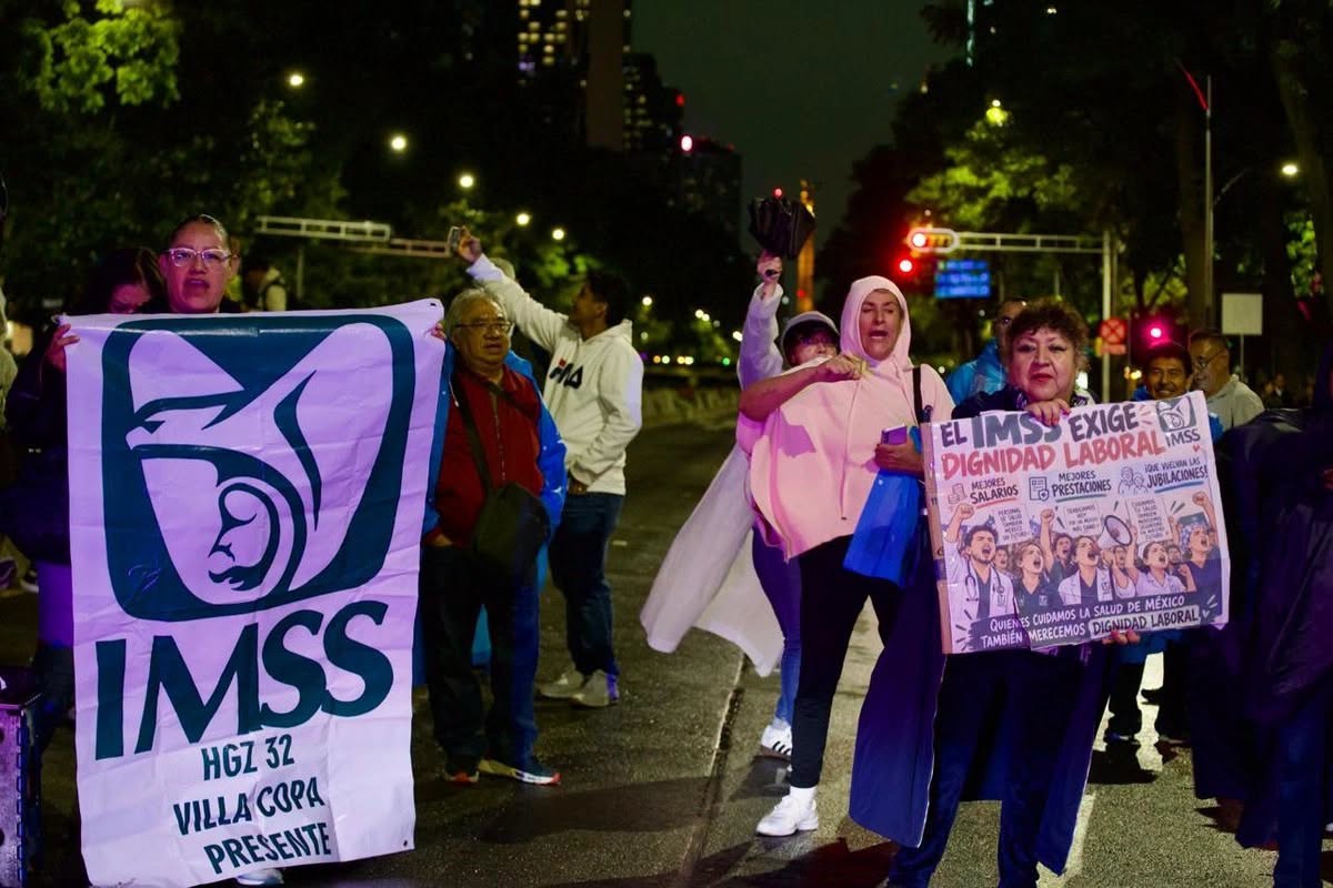 Fracasa diálogo entre trabajadores del IMSS y Segob; manifestantes bloquean Paseo de la Reforma
