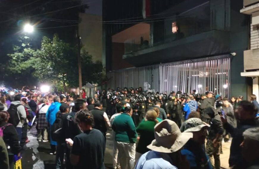 Trabajadores del IMSS acuerdan diálogo con dirigencia sindical tras protestas por aumento salarial