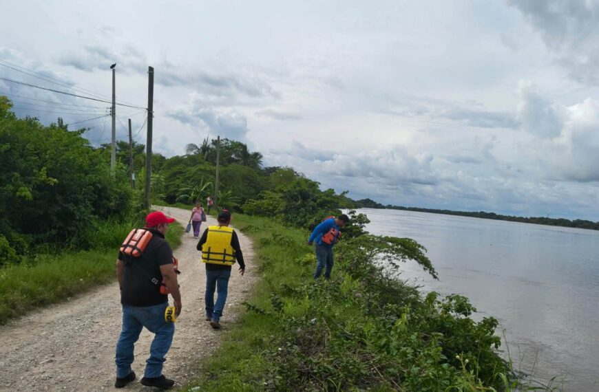 Alertan por riesgo de deslave en margen del río en Jonuta