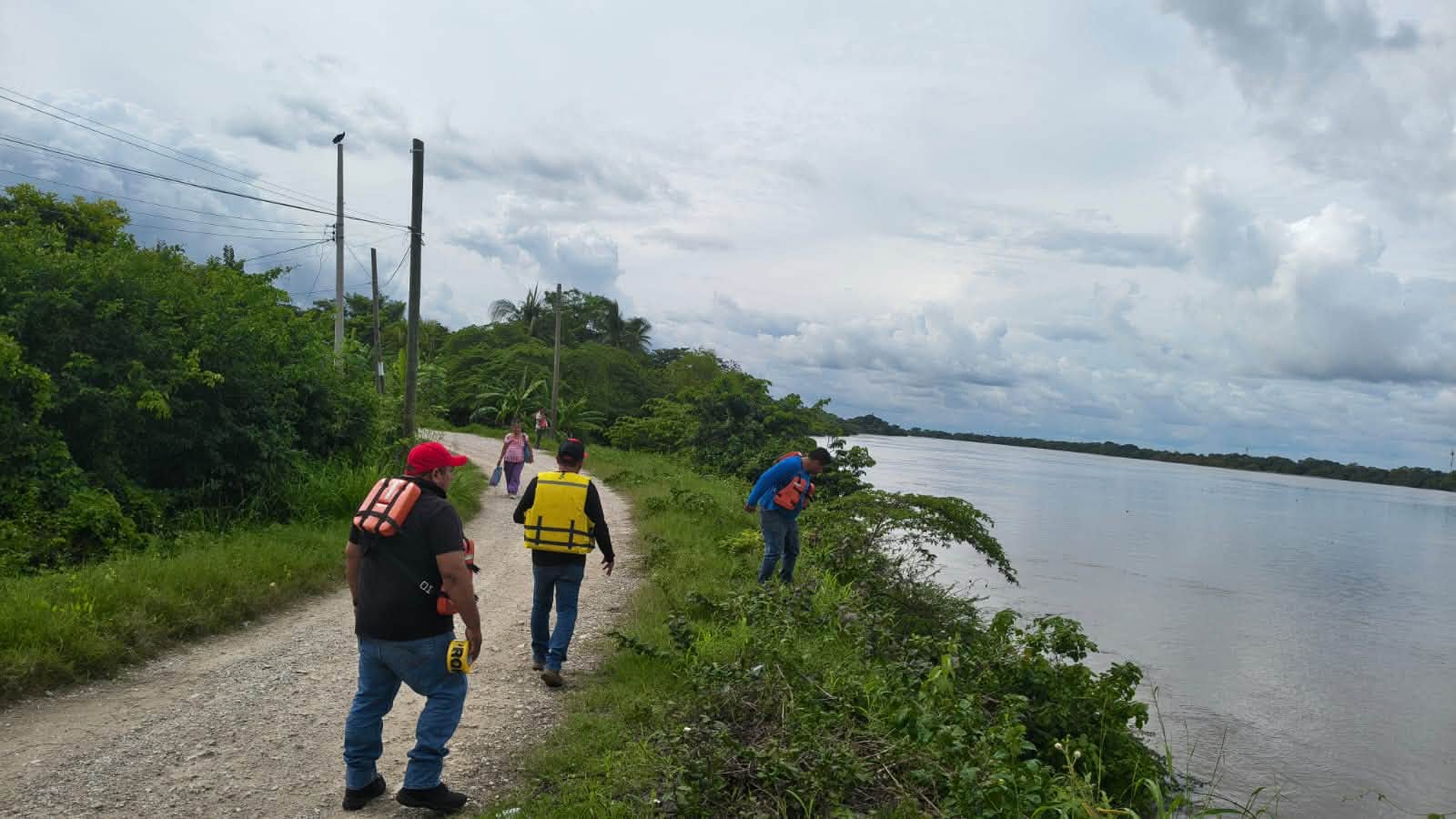 Alertan por riesgo de deslave en margen del río en Jonuta