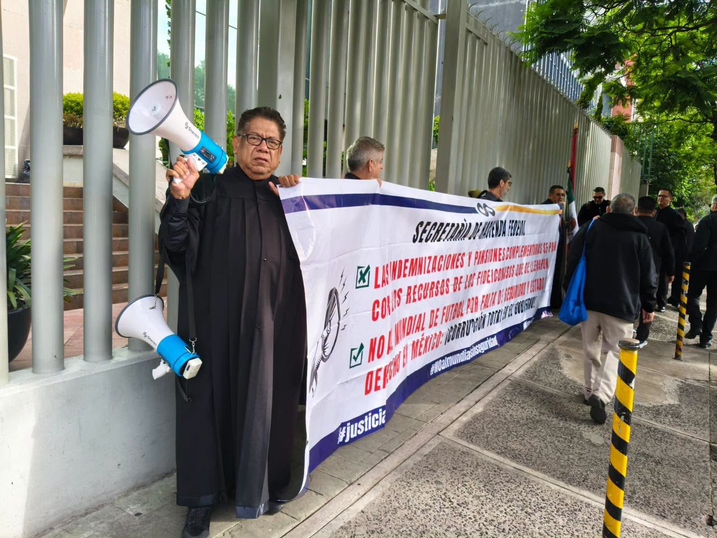 Jueces y magistrados en retiro exigen al Poder Judicial el pago de indemnizaciones y pensiones
