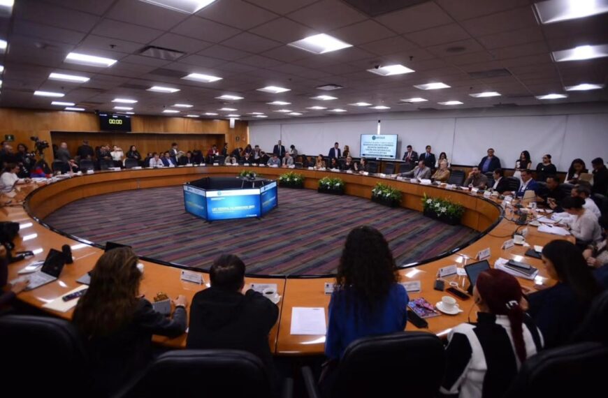 Diputados avalan reducir cobro a turistas extranjeros y aumentar recursos para Tren Maya y AIFA