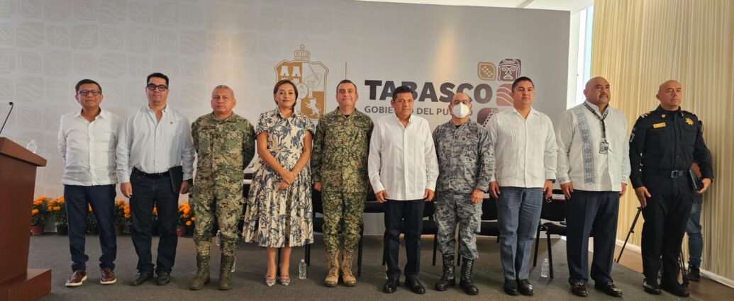 Anuncia May entrega de patrullas y equipamiento policial
