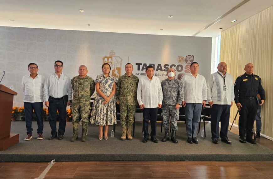 Anuncia May entrega de patrullas y equipamiento policial