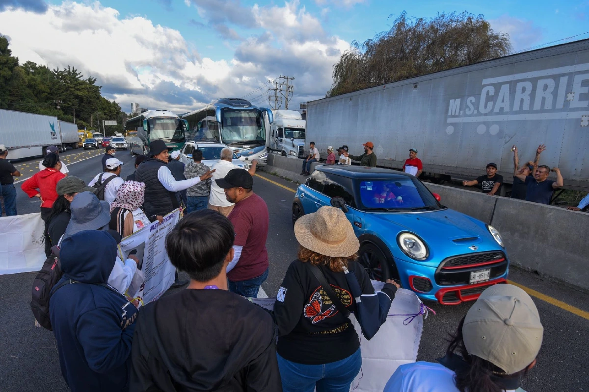 Acuerdan madres buscadoras y Fiscalía del Edomex liberar carretera tras 36 horas de bloqueo