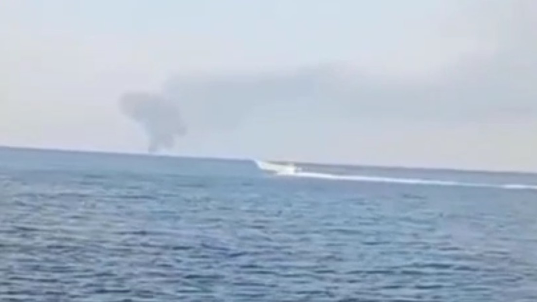Irán reporta explosión e incendio de tres petroleros tras chocar con minas en Ormuz