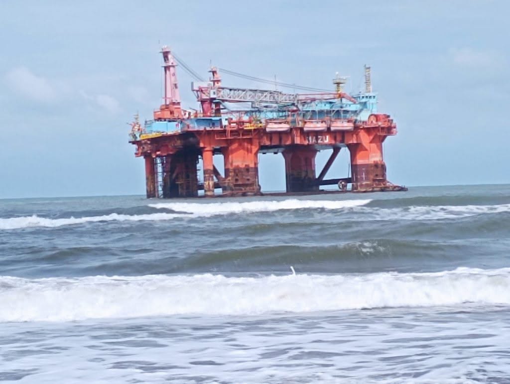 Plataforma petrolera abandonada en Sánchez Magallanes no representa peligro: Marina