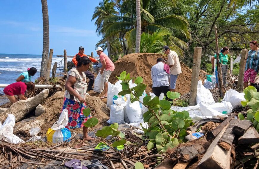 Reubicarán a familias de Pénjamo por erosión marina
