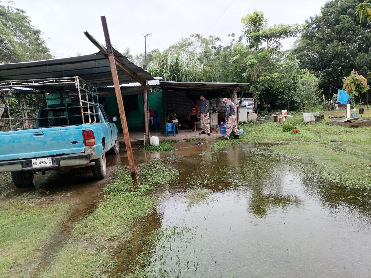 Inundaciones mantienen incomunicada una zona de Teapa