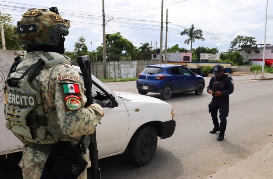 Detienen a presuntos asaltantes en Plaza Ankor de Villahermosa; les aseguran arma de fuego