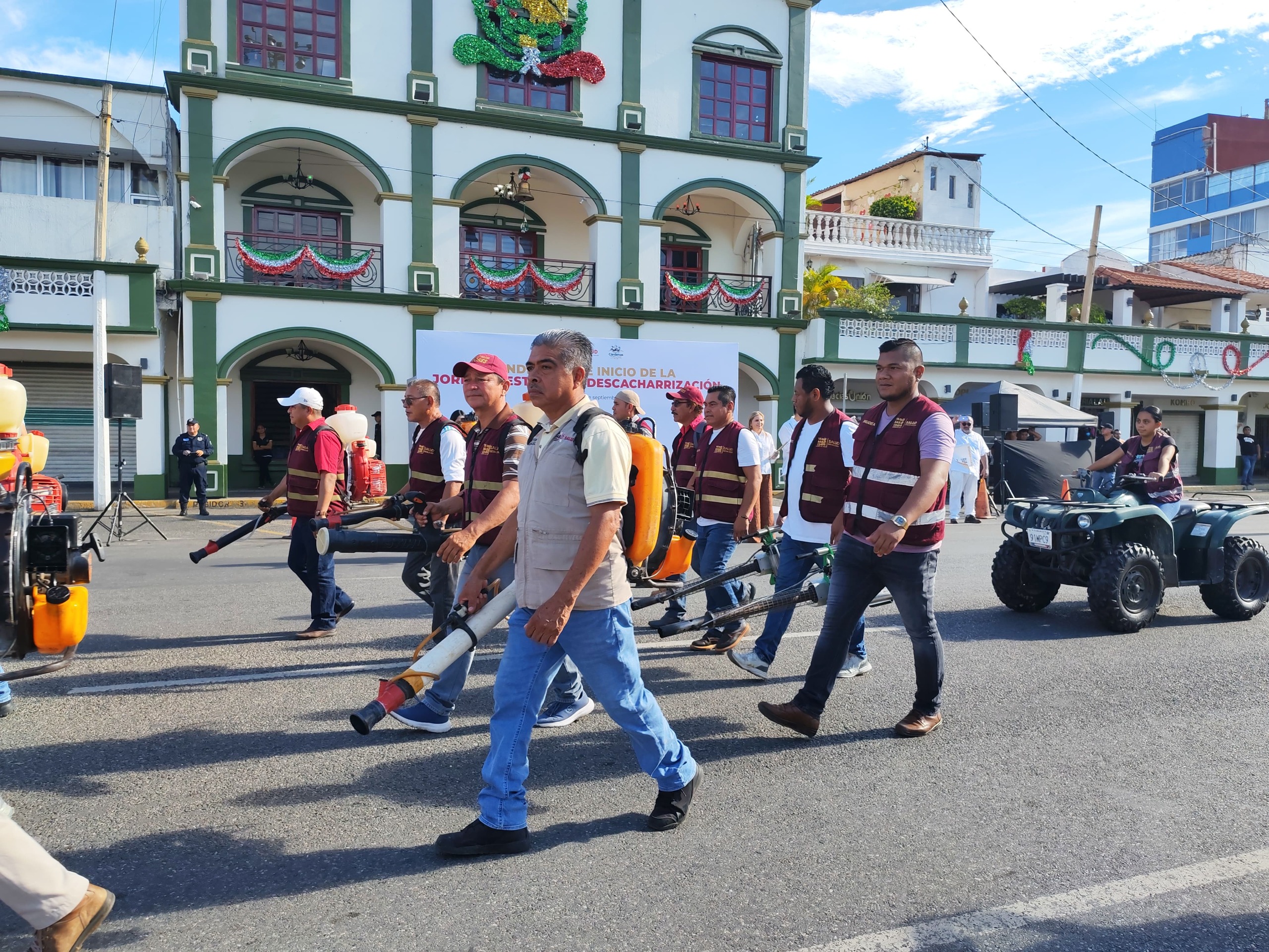 Retiran 447 toneladas de cacharros y llantas durante jornada contra el dengue en Tabasco
