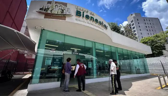 Sancionan a 55 servidores públicos y una empresa por irregularidades en dependencias federales