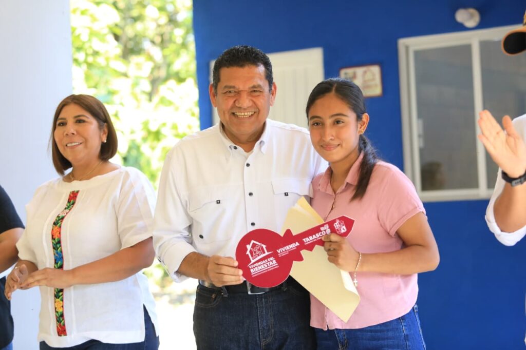 Entregan viviendas del Bienestar a 31 familias de Huimanguillo
