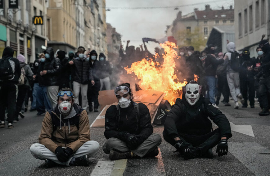 Francia evaluó bloquear redes sociales ante protestas masivas
