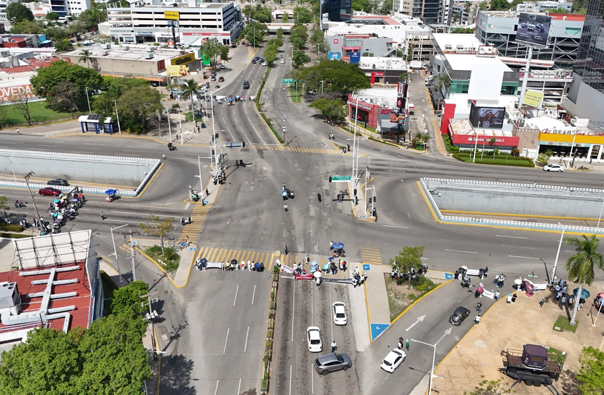 Bloquean Ruiz Cortines y Paseo Tabasco por demandas laborales