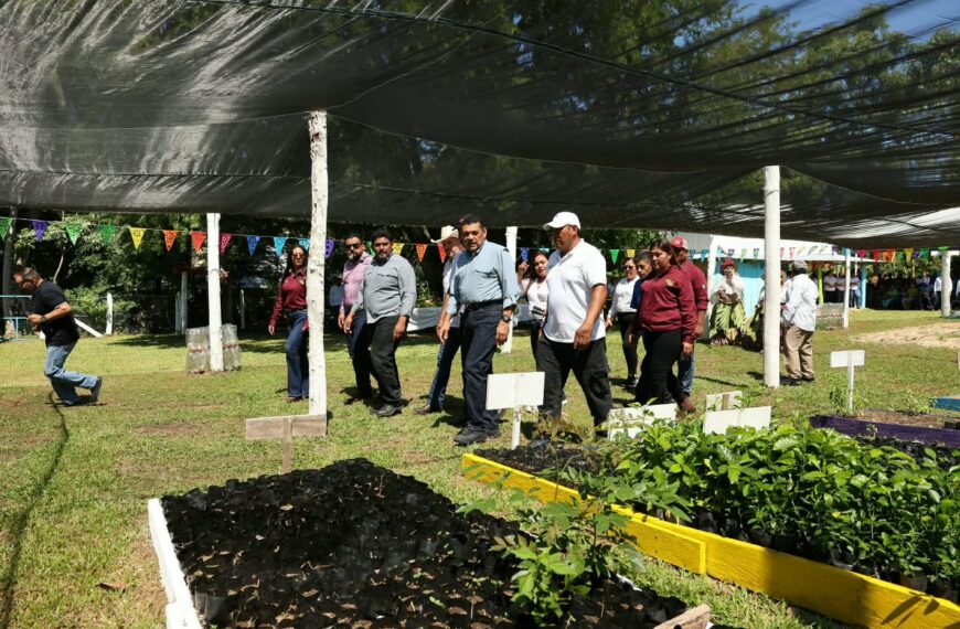 Javier May anuncia más obras carreteras y proyecto de turismo comunitario en Tenosique..