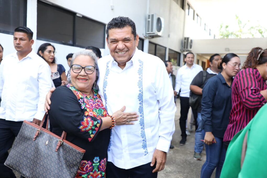 Gobierno del Pueblo mejora audición de tabasqueñas y tabasqueños; Javier May entrega 420 auxiliares auditivos…