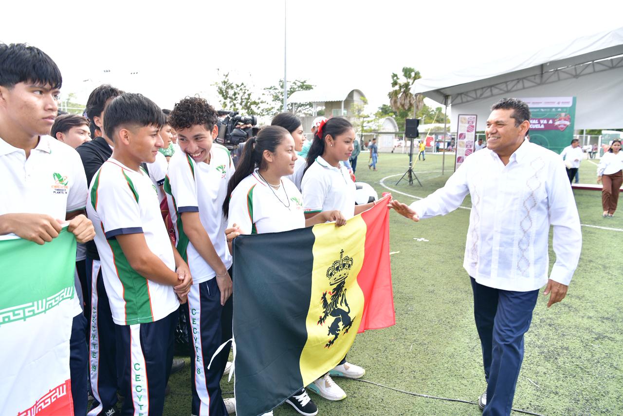 Fútbol y convivencia unen a jóvenes en “El Mundial va a tu Escuela”…