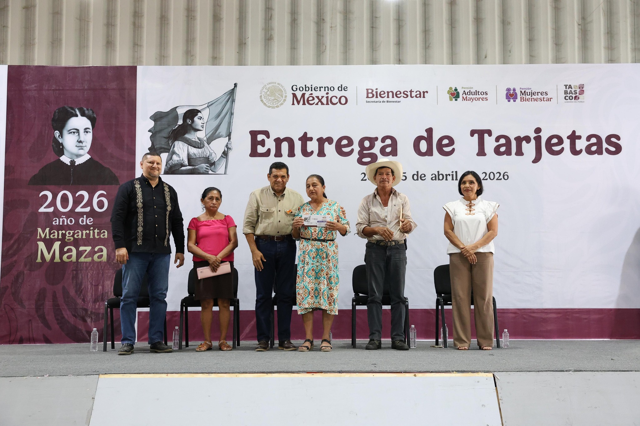 Gobernador entrega 326 tarjetas del Bienestar en Macuspana y reafirma apoyo a quienes más lo necesitan…