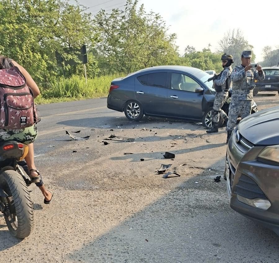 Aparatoso accidente en Ostitán Huimanguillo, moviliza a cuerpos de emergencia en Huimanguillo