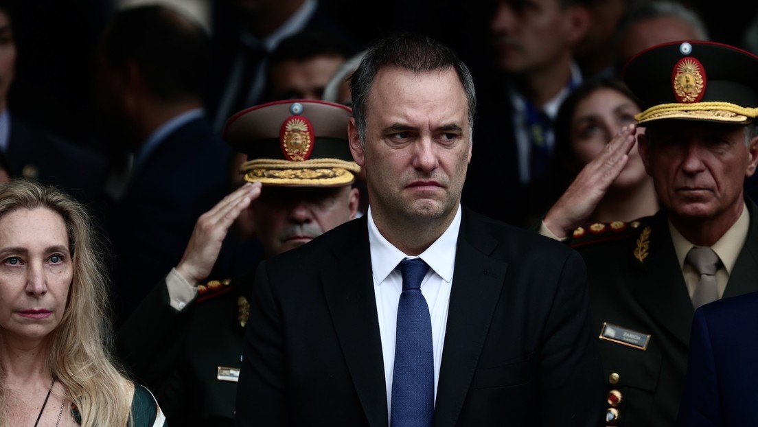 Manuel Adorni se declara inocente ante investigación por presunto enriquecimiento ilícito en Argentina