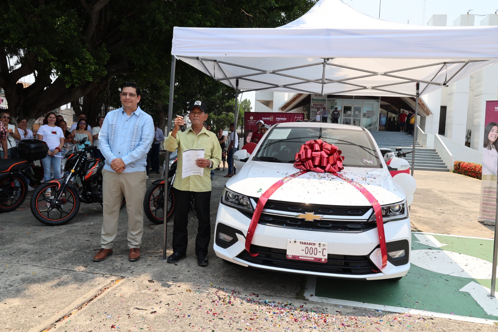 Campesino tabasqueño gana automóvil en sorteo “Reemplácate Choco 2026”