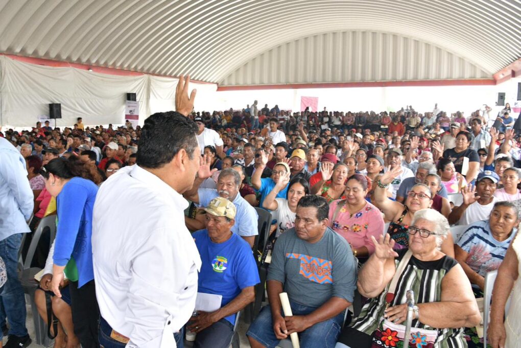 Javier May y delegada federal de Bienestar, Lorena Méndez, entregan en Cárdenas más de 3 mil 300 apoyos Bienpesca a pescadores y acuicultores…