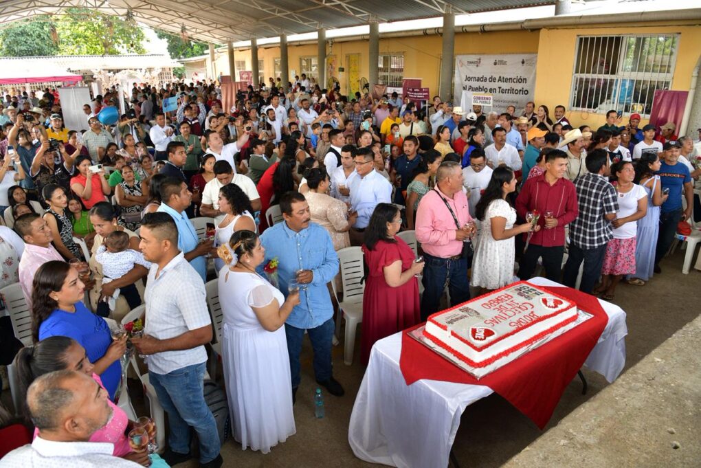 Amor que se formaliza: 45 parejas unen sus vidas en boda colectiva durante Jornada de Atención en Mecatepec