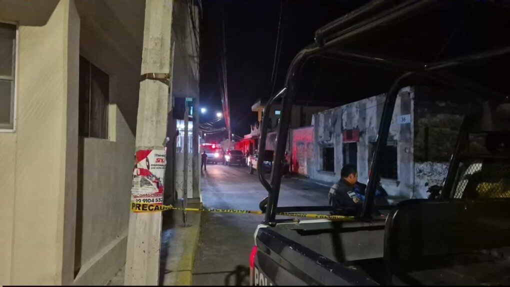 Hombre presuntamente asesina a su madre a machetazos en Champotón; fue detenido por la policía