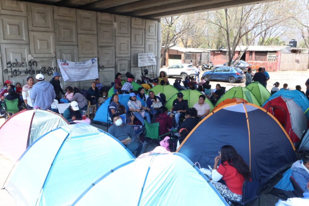 Docentes de Campeche realizan protesta pacífica en apoyo al paro nacional de la CNTE