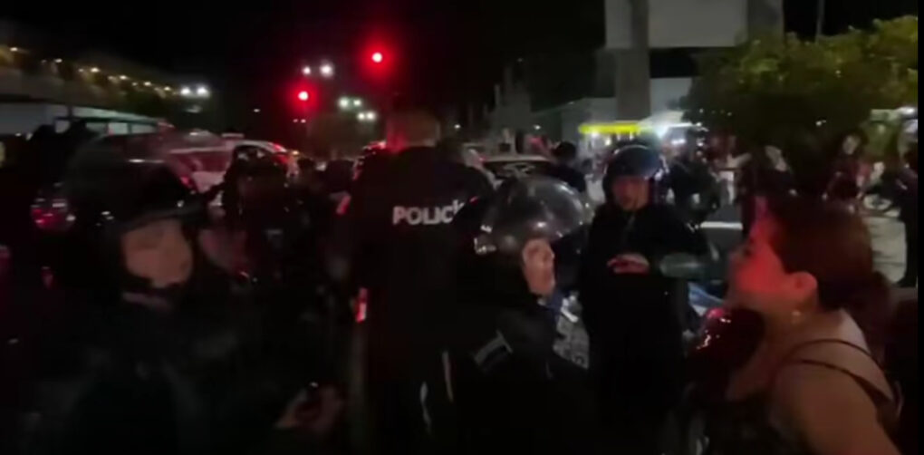 Detienen a ocho personas tras disturbios durante marcha del 8M frente al Palacio de Gobierno de Campeche