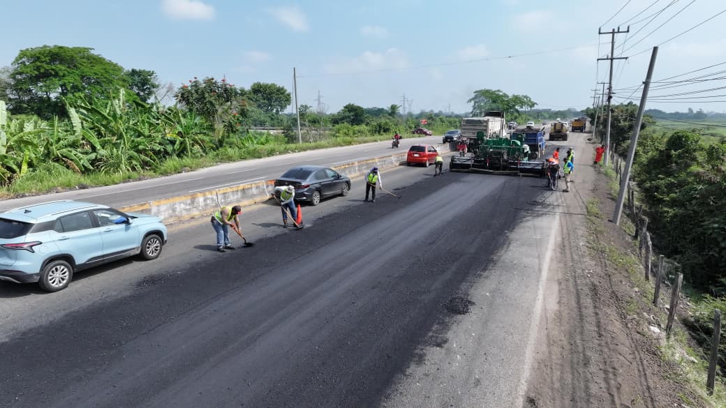 Avanza rehabilitación en la carretera Villahermosa–Teapa; generará beneficios viales y empleo local