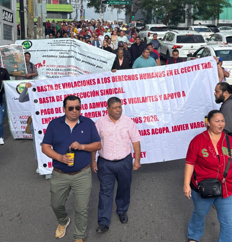 Trabajadores del CECyTE se manifiestan en Tabasco; denuncian persecución laboral y bloquean Gregorio Méndez