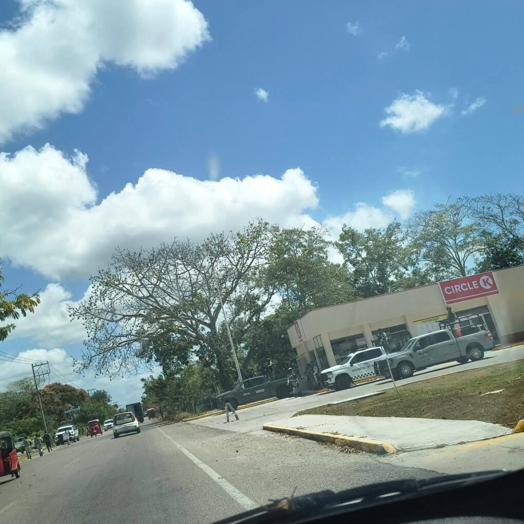 Clausuran gasolinera y balneario durante operativo en Centla; investigan presuntos vínculos con grupo delictivo