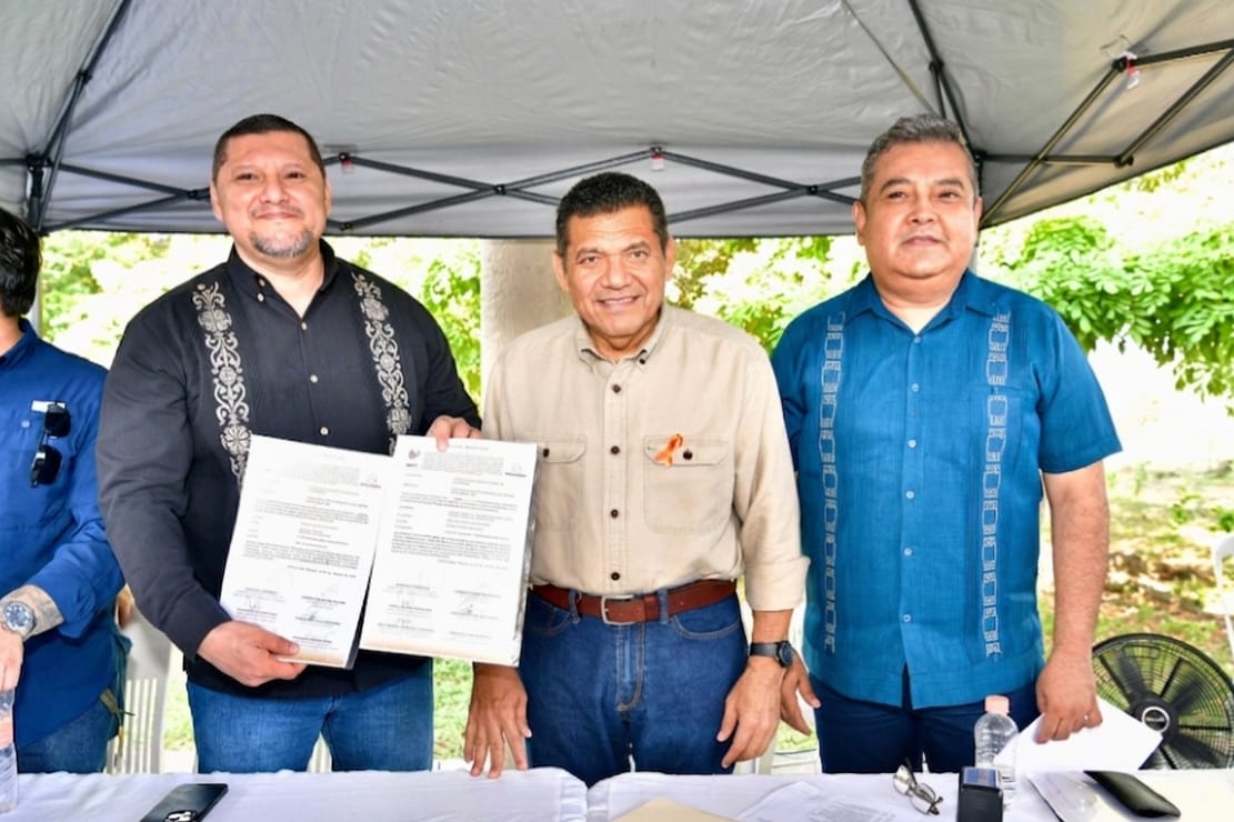 Gobierno del Pueblo entrega títulos de propiedad al Ayuntamiento de Macuspana para fortalecer certeza jurídica