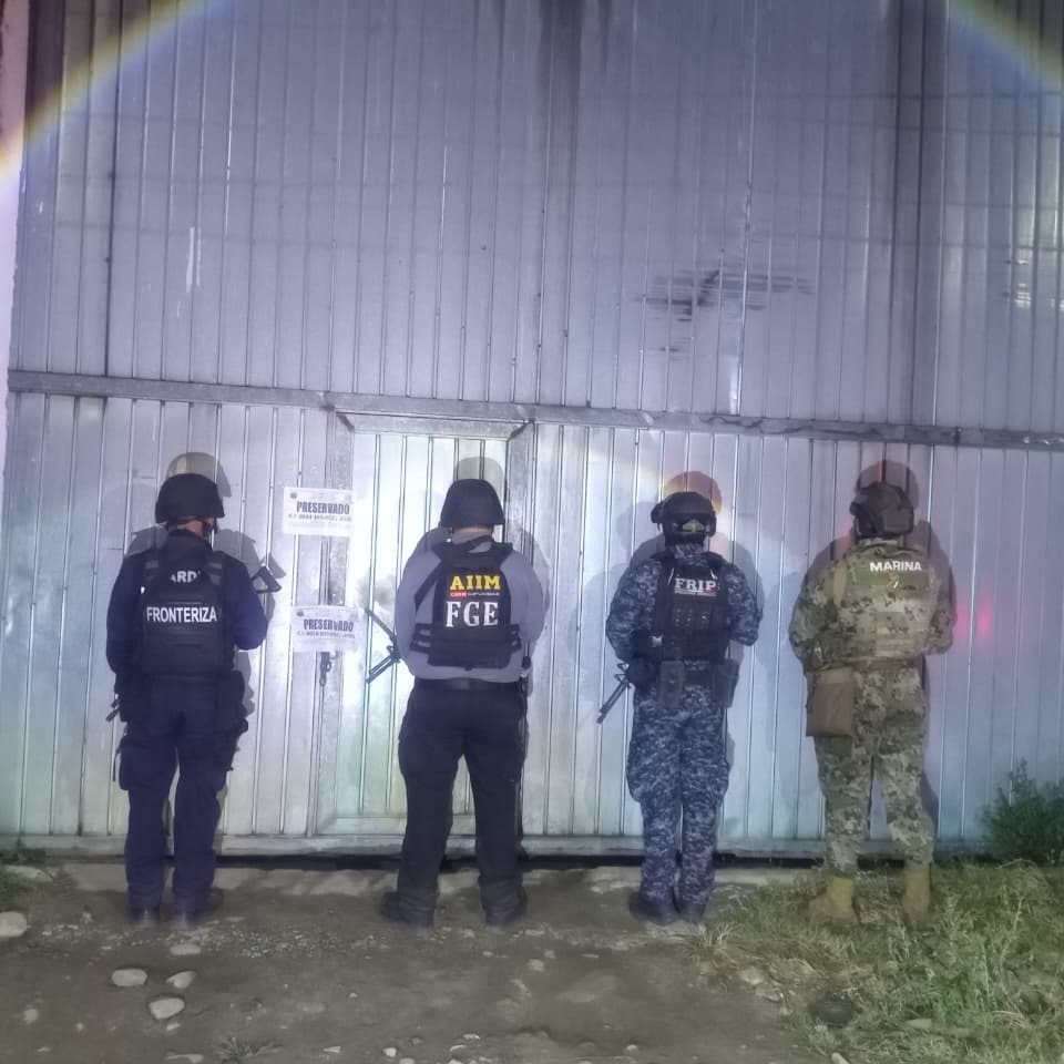 Aseguran 34 vehículos presuntamente robados durante cateo en Huixtla