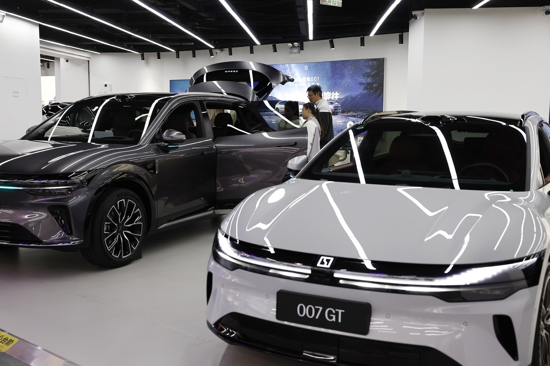 Guerra en Oriente Medio impulsa auge de autos eléctricos chinos y presiona a Europa y EE.UU.
