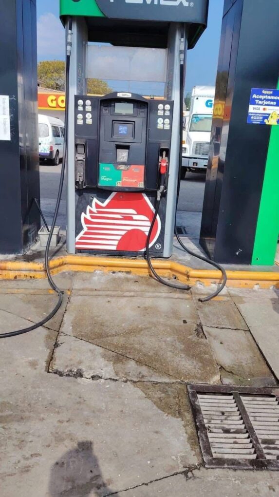 Disparos en gasolinera provocan psicosis social; suspenden clases y servicios por temor